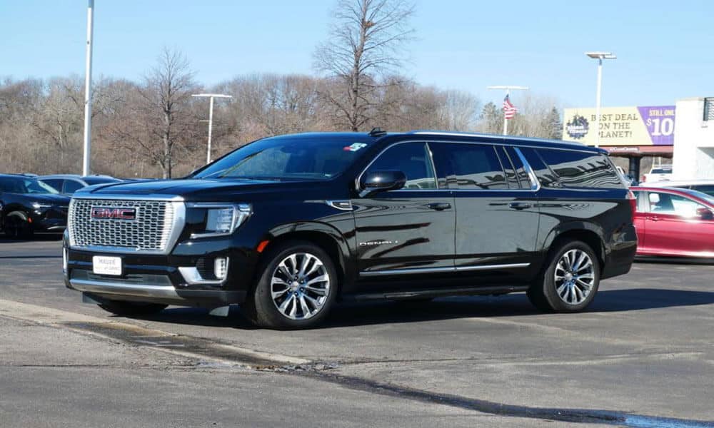 Luxury black SUV for executive transportation and limo car service in Dallas, TX 